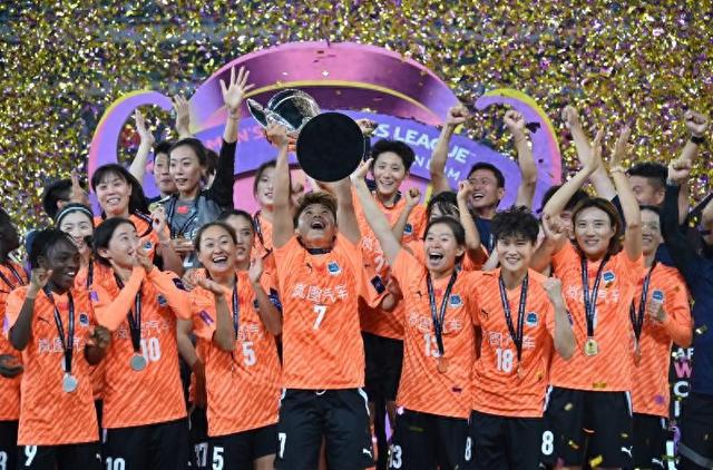 武漢女足亞冠奪冠，大別山精神閃耀榮光。