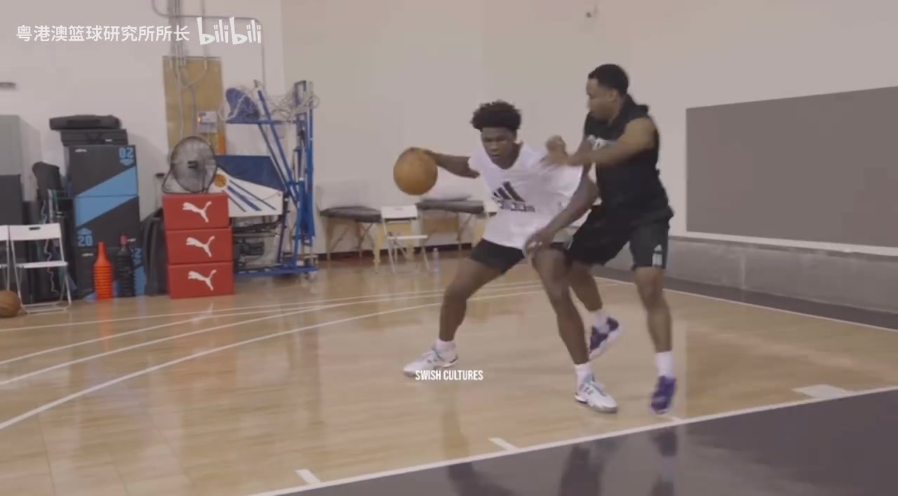 各種背身中距離這個(gè)發(fā)型時(shí)期的華子還在苦練中距離