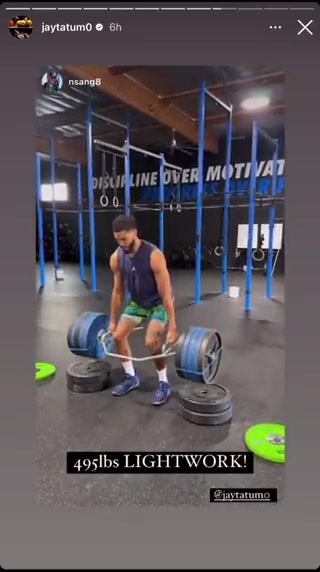 塔圖姆此前224公斤六角杠鈴深蹲異常輕松吧友們能做這重量嗎