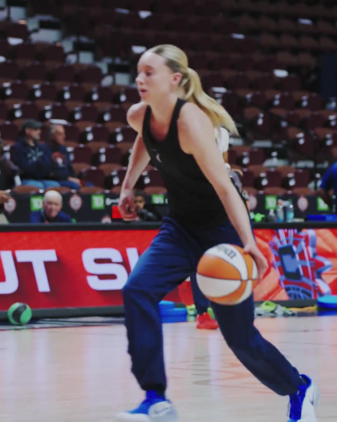 佩奇這投籃姿勢(shì)好標(biāo)準(zhǔn)話說她眼神甚至有點(diǎn)像麥迪啊