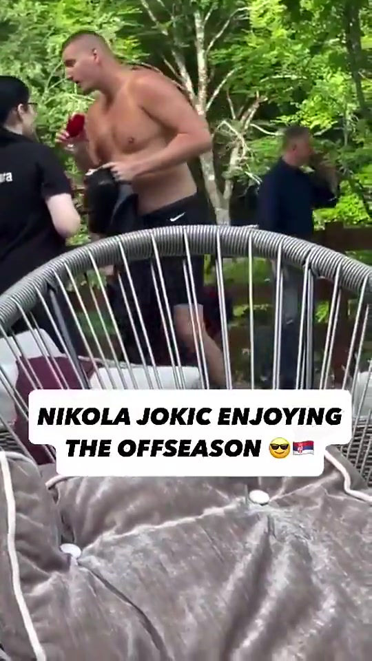 嚯肚子上這一大塊五花肉約基奇休賽期放飛自我派對狂嗨