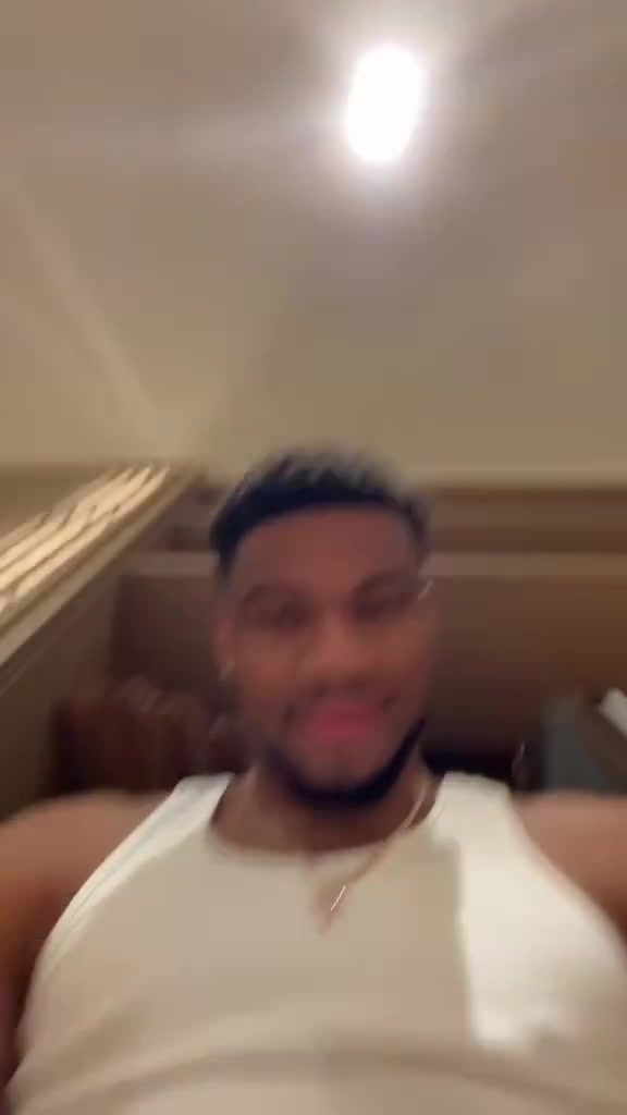 湊齊首發(fā)字母哥當(dāng)她告訴我做好5胎準(zhǔn)備的時候