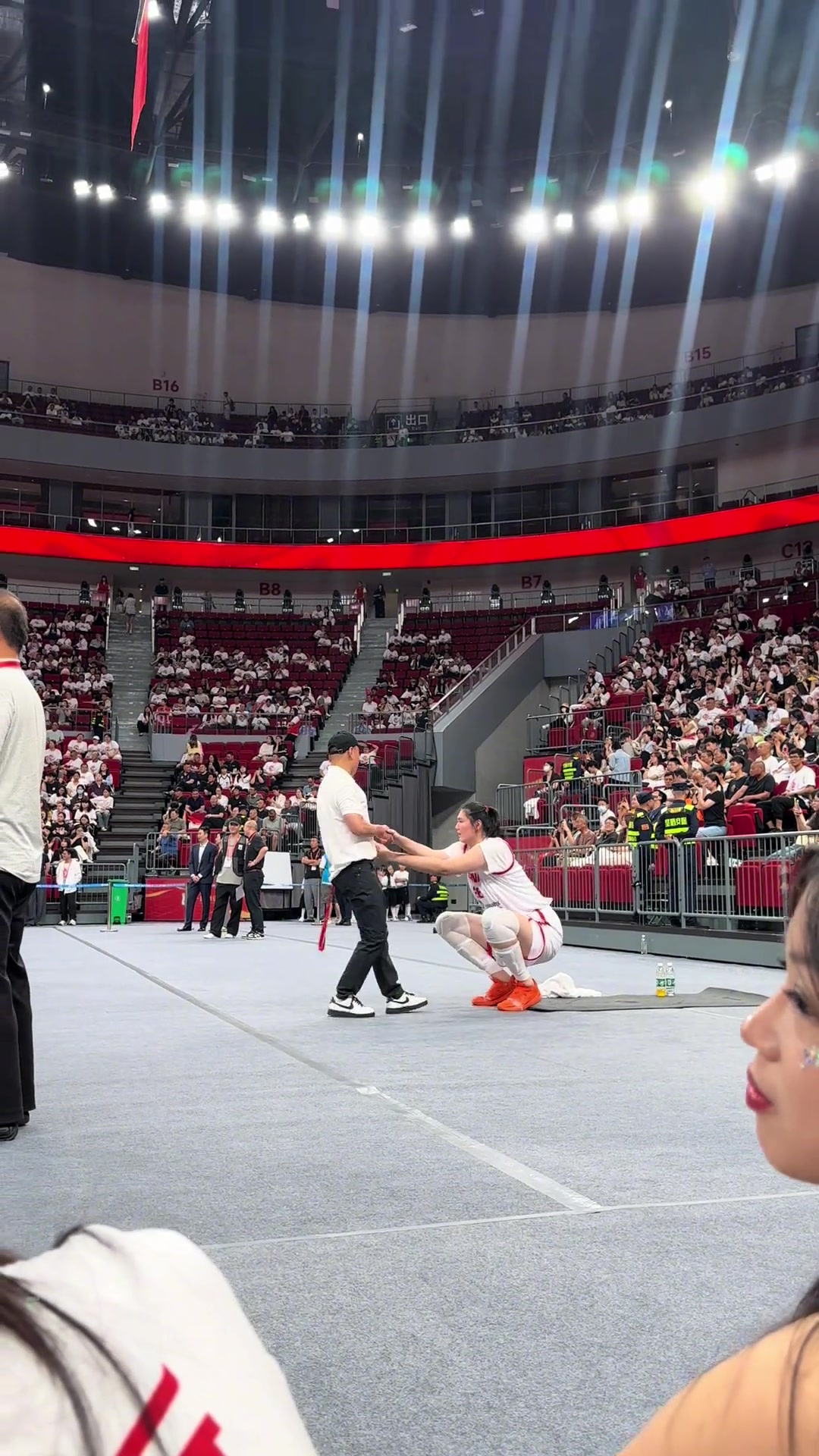 搜了下張子宇爸爸2.13媽媽1.98米