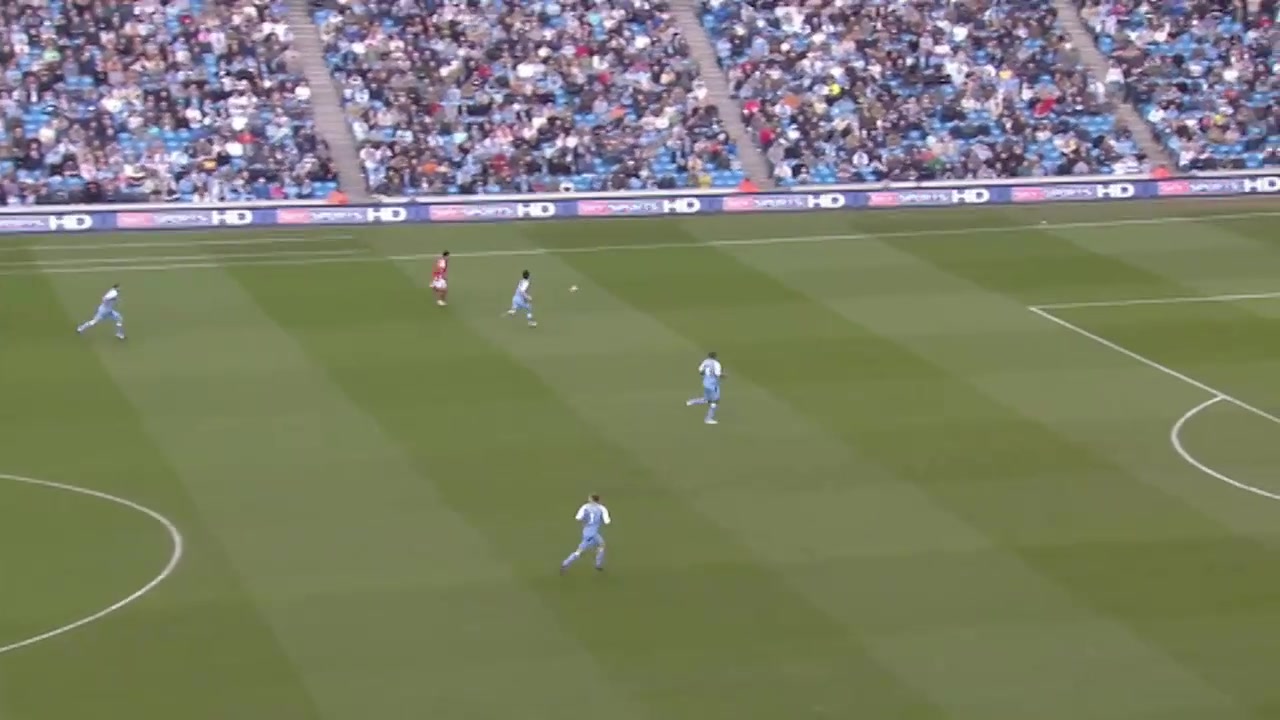 當年孫繼海大戰(zhàn)鄭智當年英超賽場上演中國德比