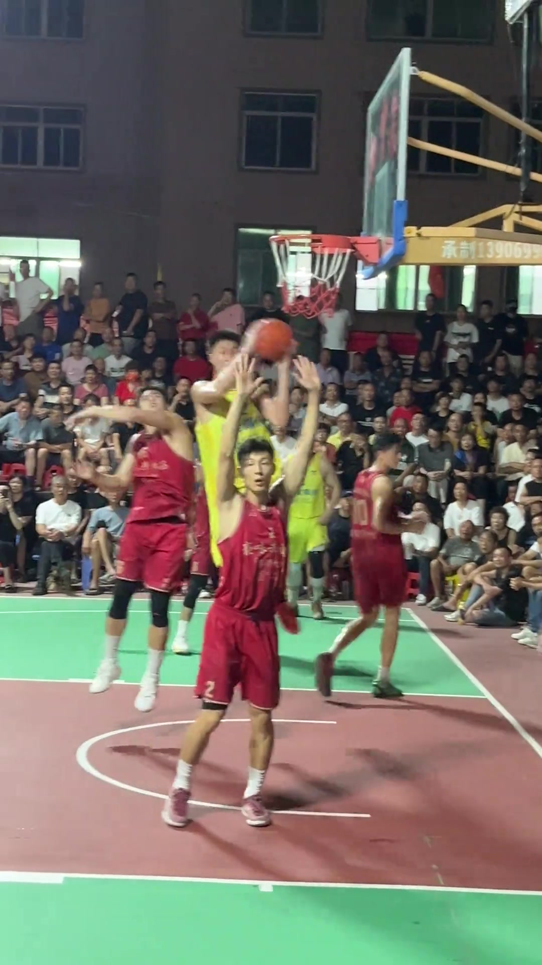 這是故意伸腳還是不小心的動作