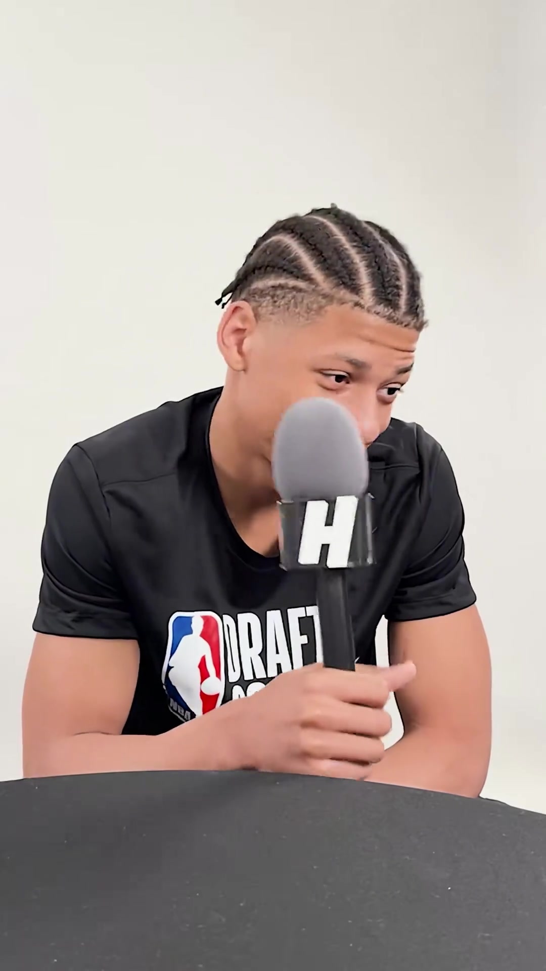 東契奇SGA華子三人對(duì)比現(xiàn)在球迷這么不待見東子