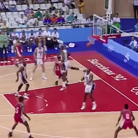 喬丹魔術(shù)師奧運夢幻配合這倆人等同聯(lián)盟現(xiàn)役的誰