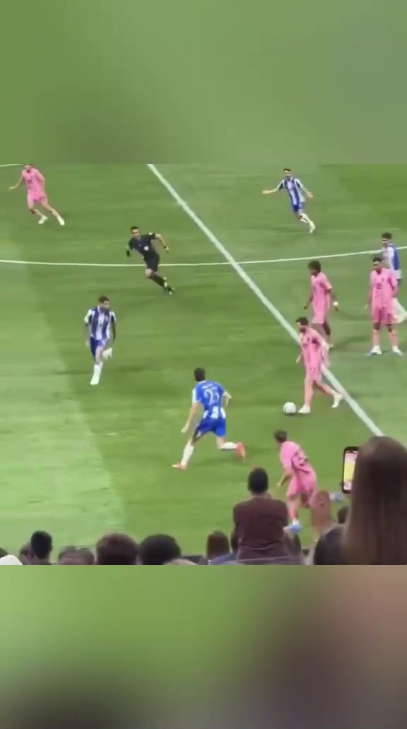 真的太拼了梅西中場倒地放鏟攔截拿到球權(quán)