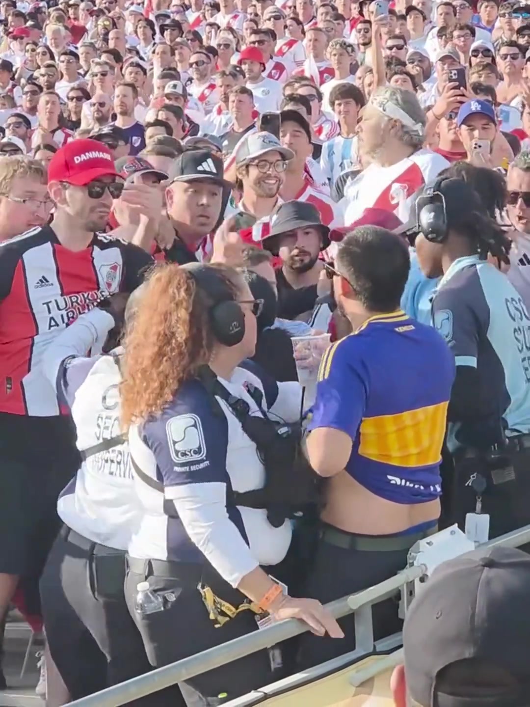 簡(jiǎn)直是去送一名博卡球迷孤身闖入河床大本營(yíng)以身入局啊