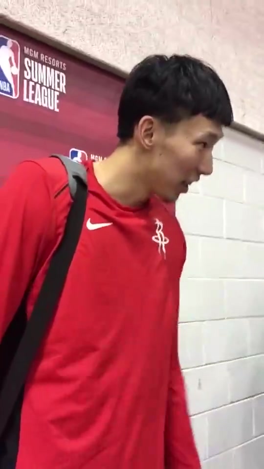 那年周琦和哈滕還是隊(duì)友呢如今哈滕已是冠軍中鋒了