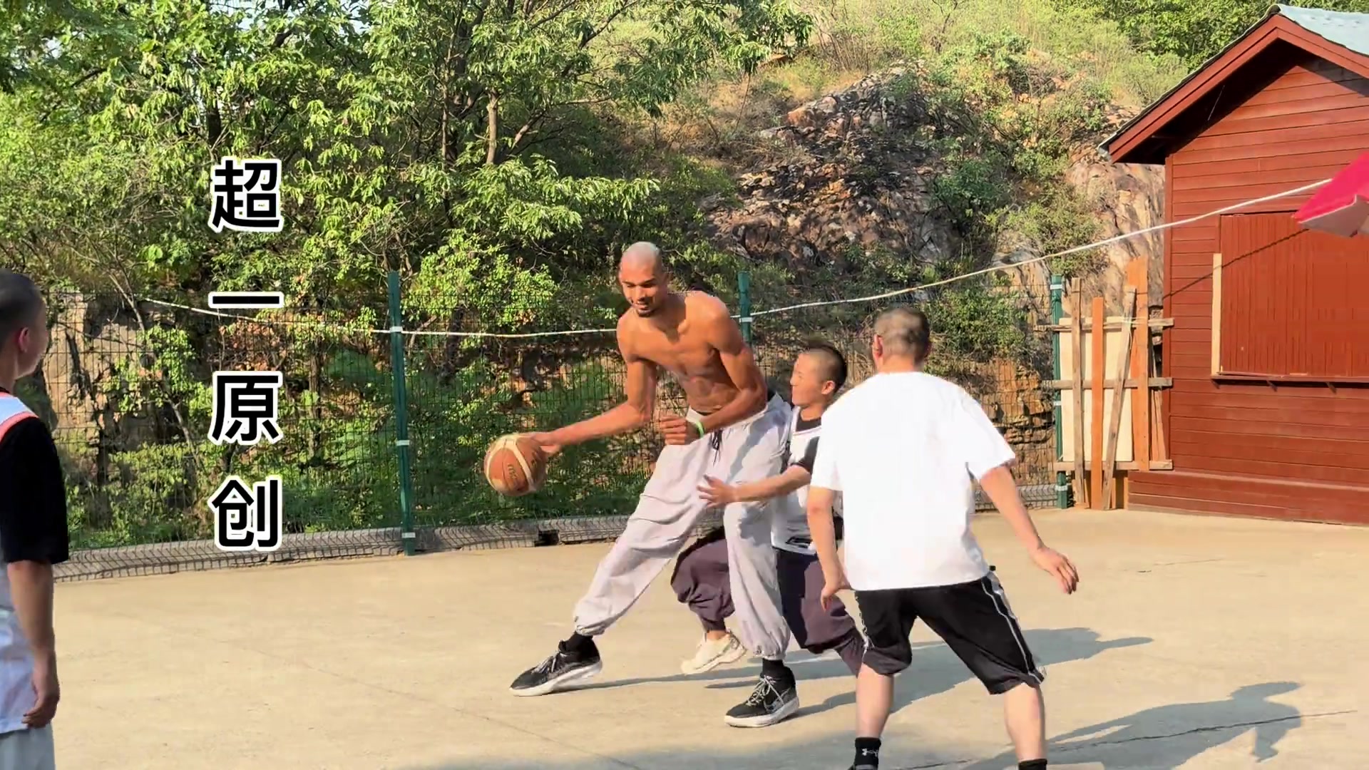 純粹的開心文班在少林寺打球時的高清畫面隨手超級大帽