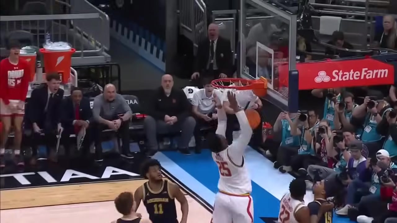 第13順位鵜鶘選擇了2米06內(nèi)線德里克-奎因模板蘭多夫