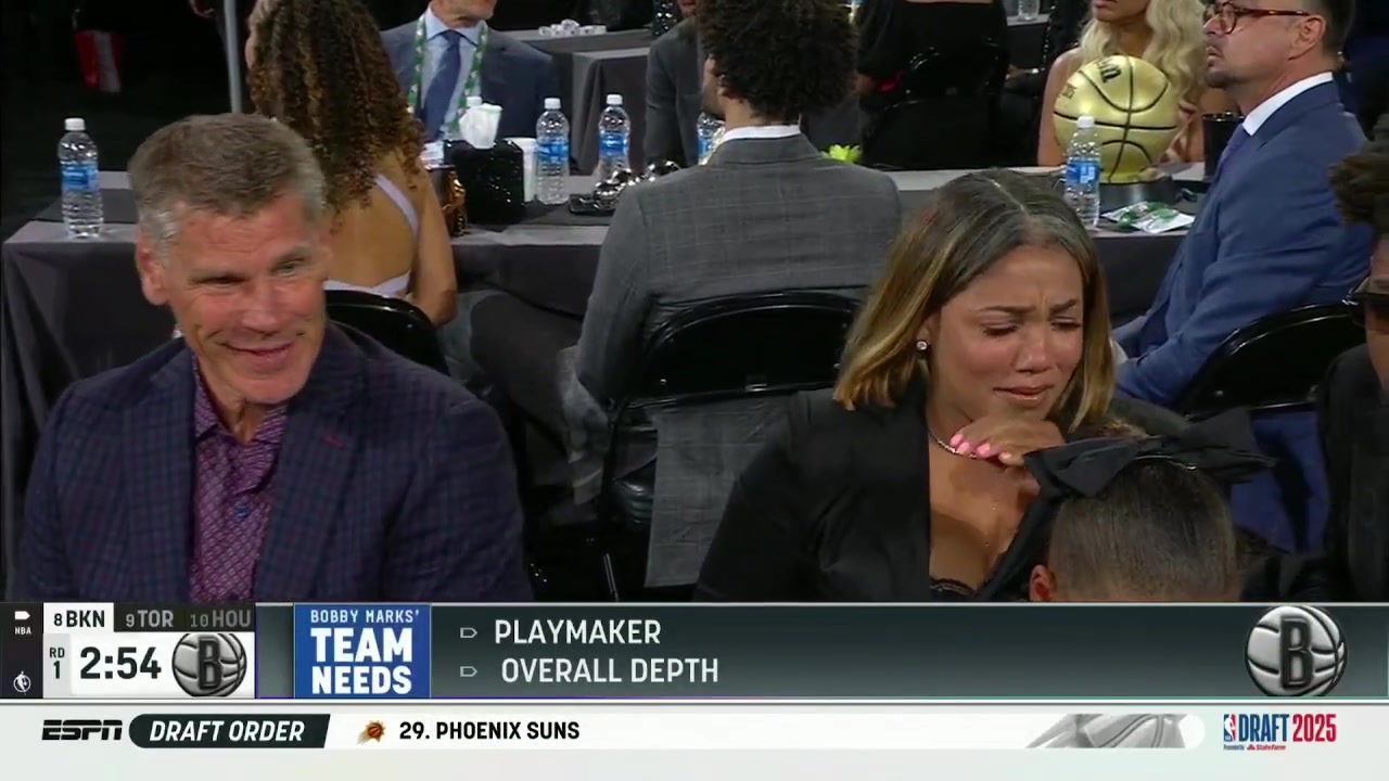 母親的不容易第七順位費(fèi)爾斯母親在臺(tái)下已哭成淚人