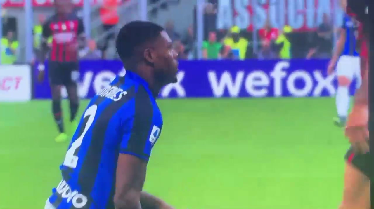 鄧弗里斯當(dāng)年怒懟特奧看著是真兇阿庫尼亞你也是真敢惹