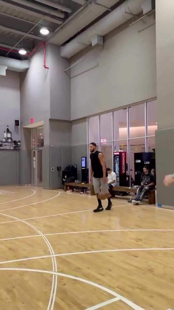 熟悉的味道回來了本-西蒙斯曬出近期訓(xùn)練集錦