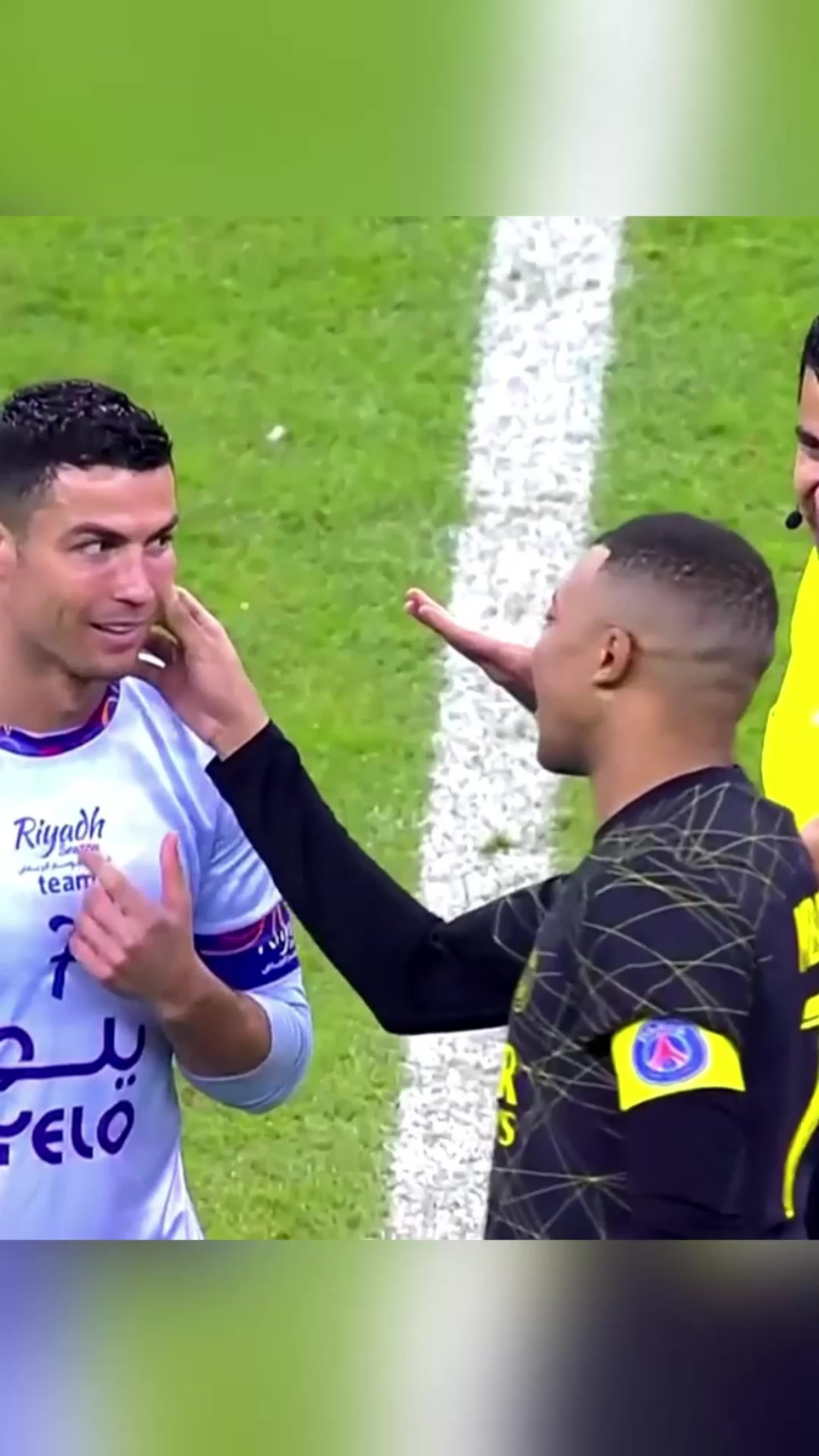 當(dāng)姆巴佩遇到偶像C羅姆總笑得太開心了