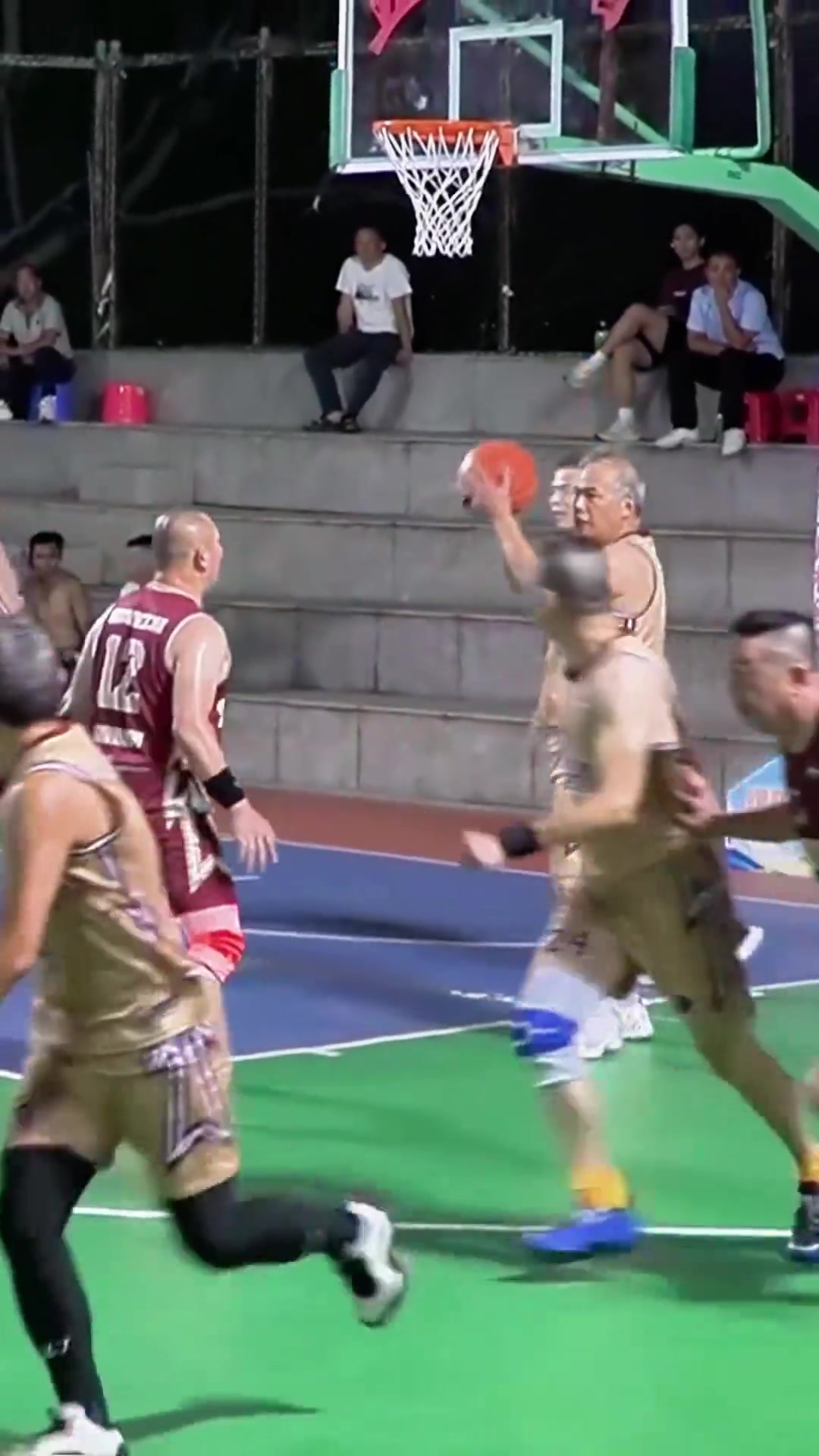 什么叫白發(fā)人虐黑發(fā)人呀