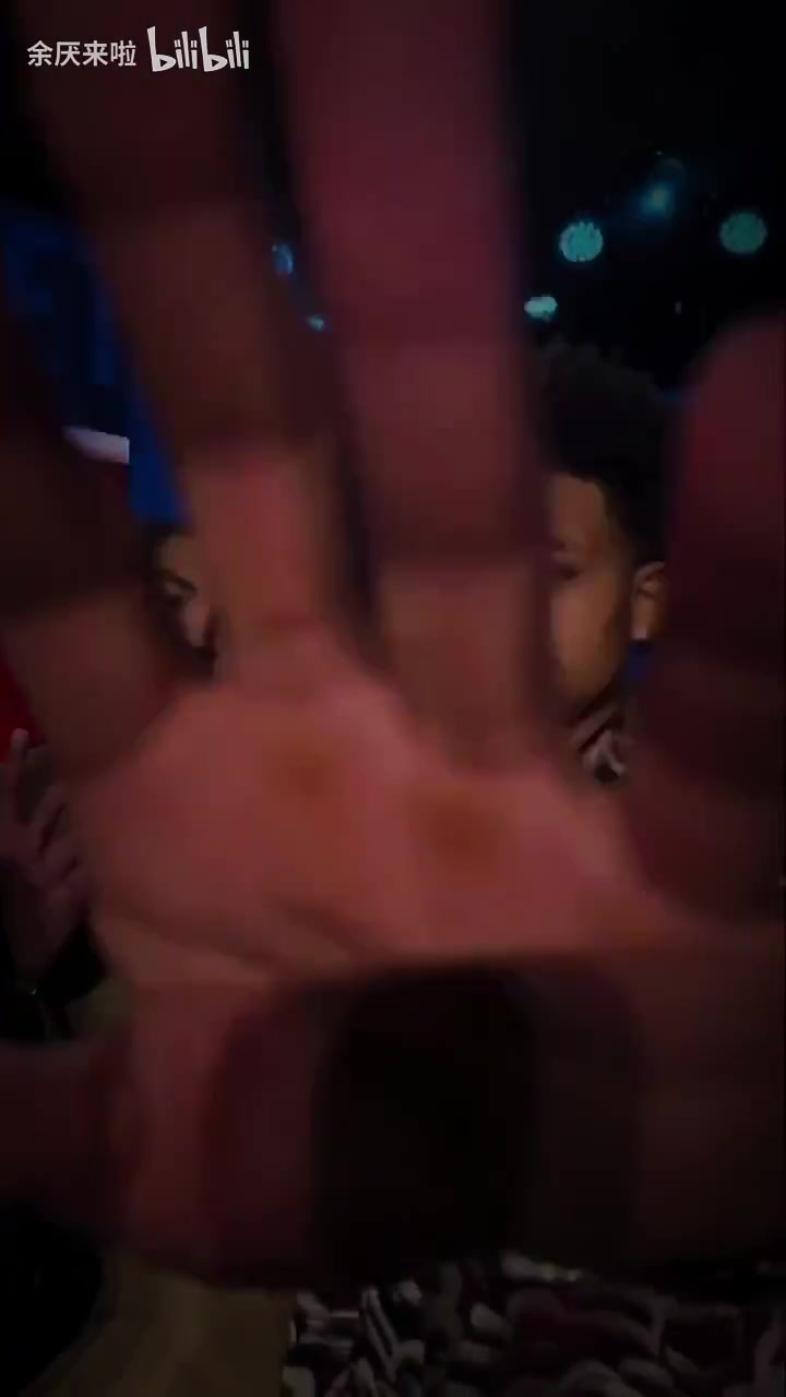 拍照還玩手機(jī)那個(gè)會(huì)打籃球嗎23屆選秀大會(huì)會(huì)成為選秀大年嗎