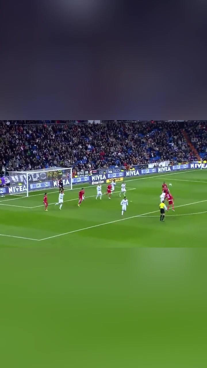 皇馬當年標志性的反擊快如閃電這次進球只需兩腳傳遞