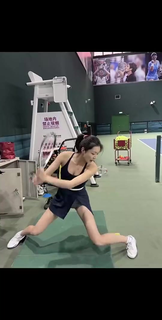 遼寧隊付豪女友看著是網(wǎng)球愛好者身材就不用說了