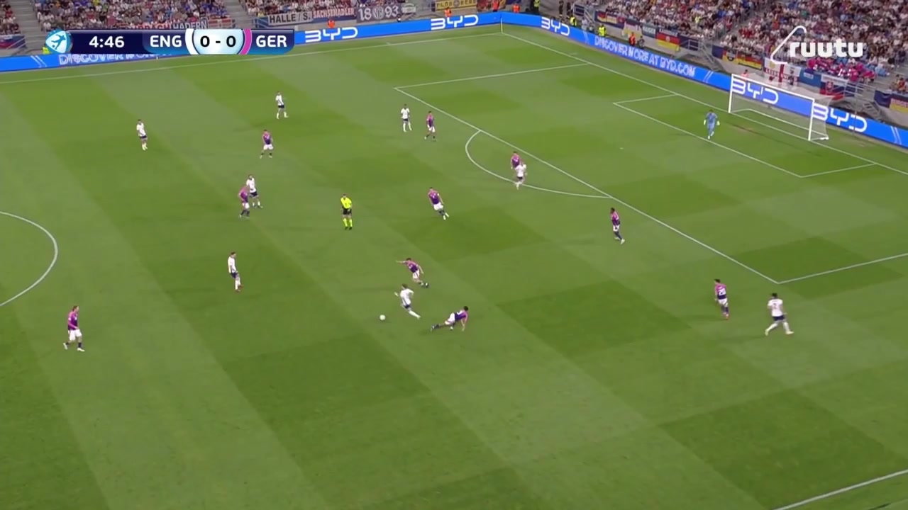 英格蘭夢(mèng)幻開(kāi)局埃利奧特禁區(qū)內(nèi)推射得手連續(xù)3場(chǎng)取得進(jìn)球