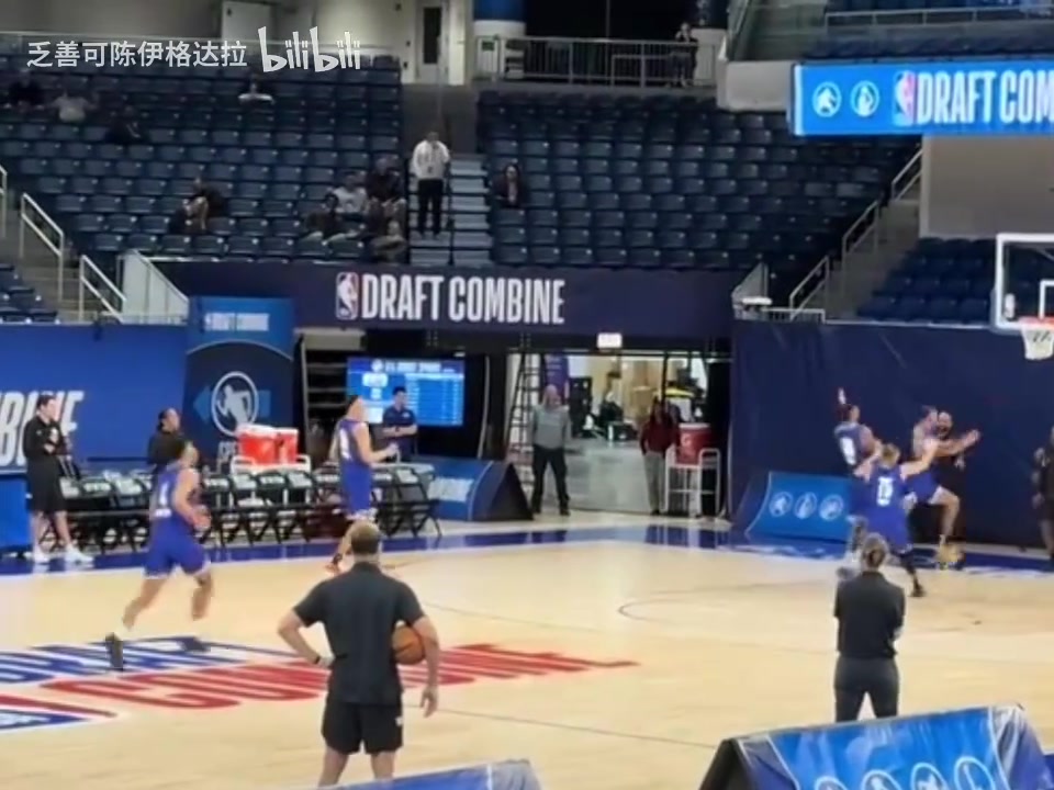 這移動速度很出色啊回顧聯(lián)合試訓(xùn)楊瀚森的全場進(jìn)攻表現(xiàn)