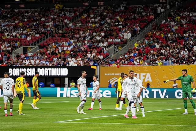 驚魂2-1！多特蒙德險進八強，神鋒獨進兩球逆轉(zhuǎn)。