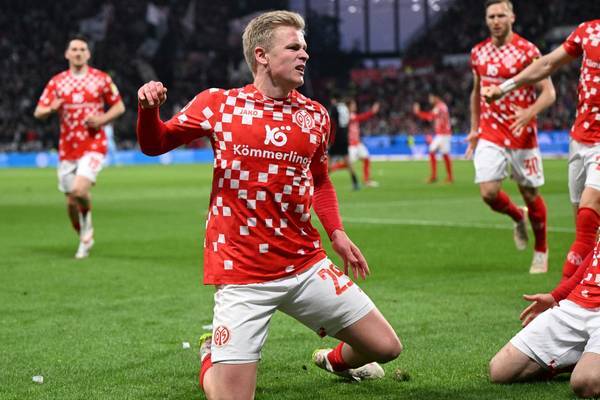 美因茨總監(jiān)談伯卡特轉(zhuǎn)會(huì)：未達(dá)成協(xié)議，隨記者寫。