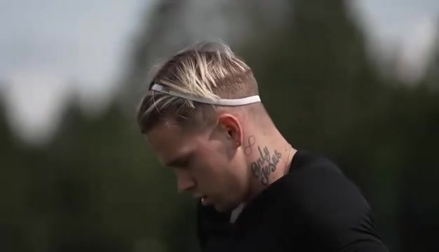 唏噓啊名場(chǎng)面弟媳捏了捏穆德里克強(qiáng)壯的肌肉