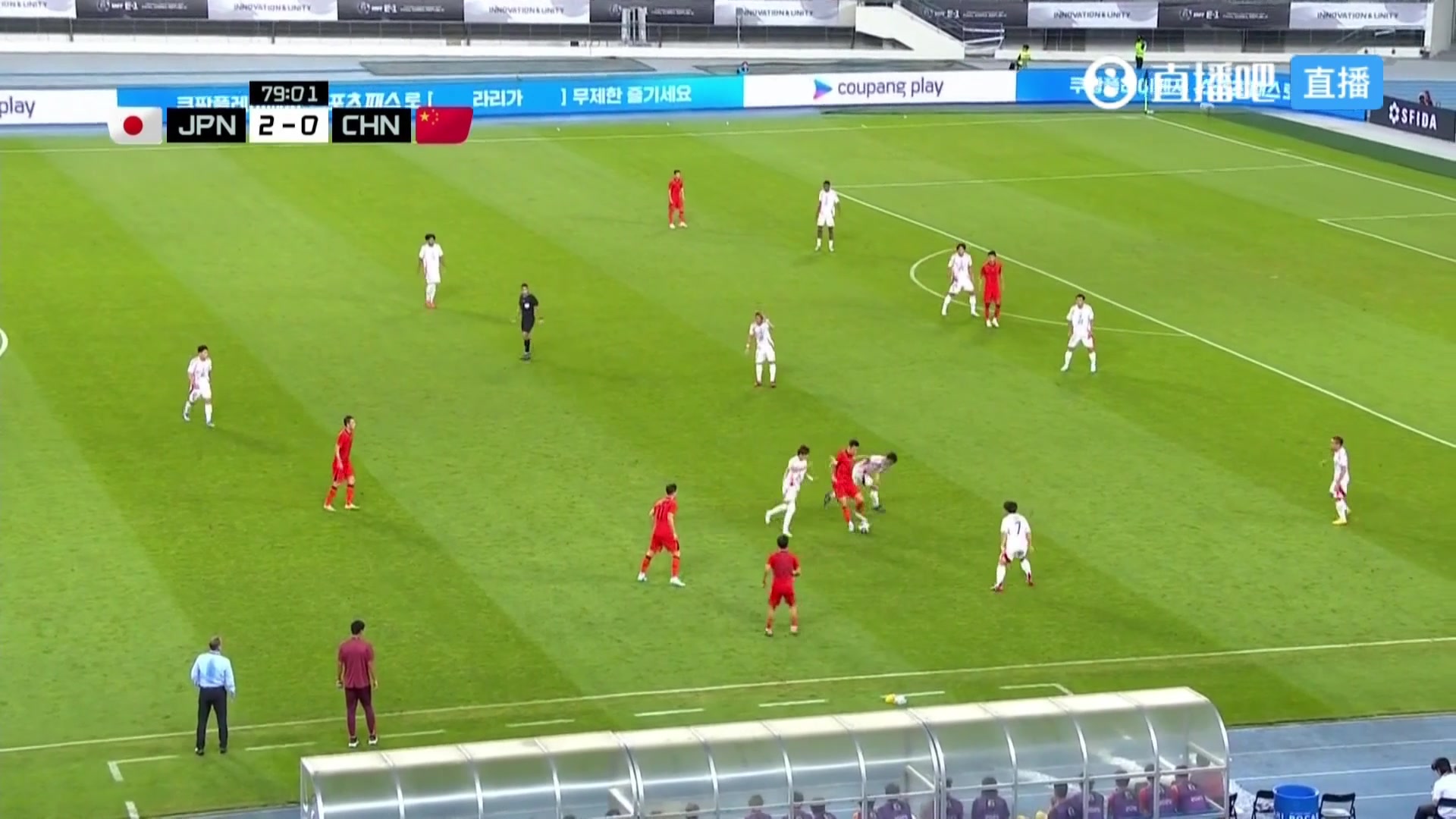 腳法太差謝文能傳中傳出底線浪費前面國足的精彩配合