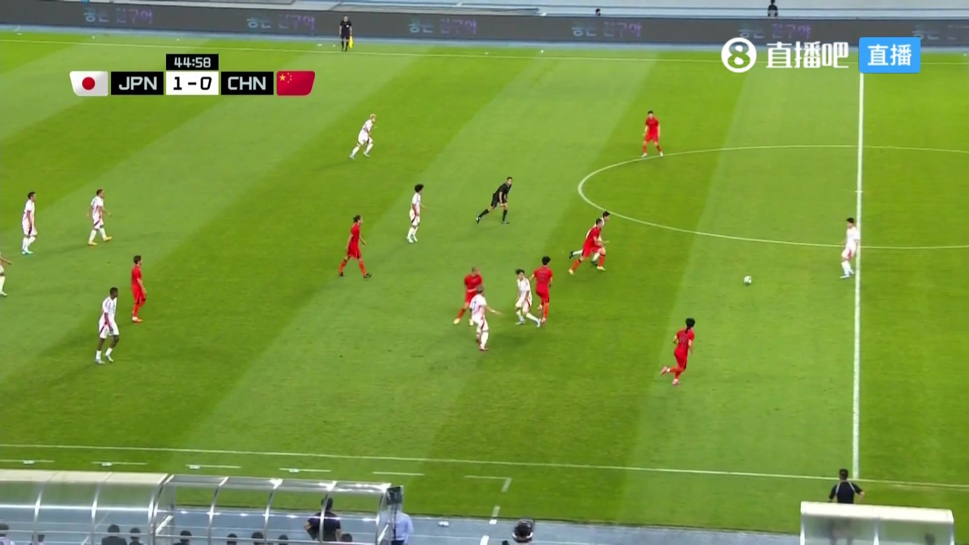 日本反擊被國足拉下董路干他啊犯規(guī)不是犯罪