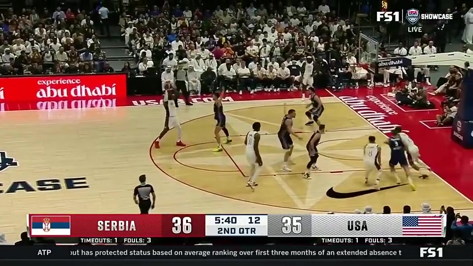 庫里此前在熱身賽連續(xù)打爆塞爾維亞外線約基奇氣得砸球