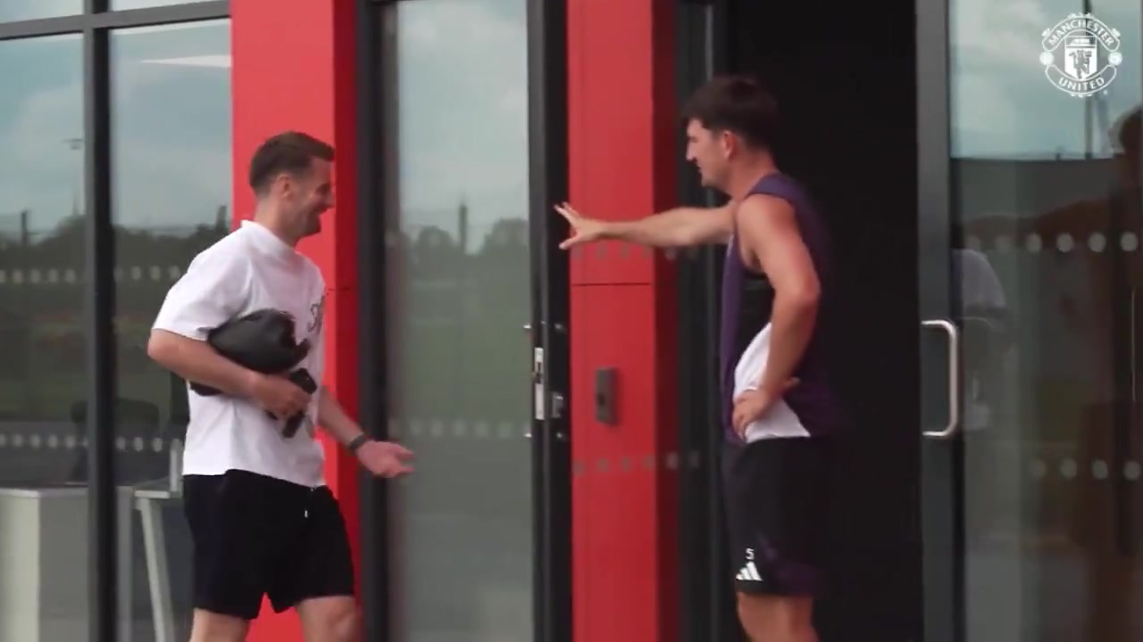 牌面拉滿(mǎn)胖虎親自為庫(kù)尼亞開(kāi)門(mén)利馬回歸奧納納松弛感拉滿(mǎn)