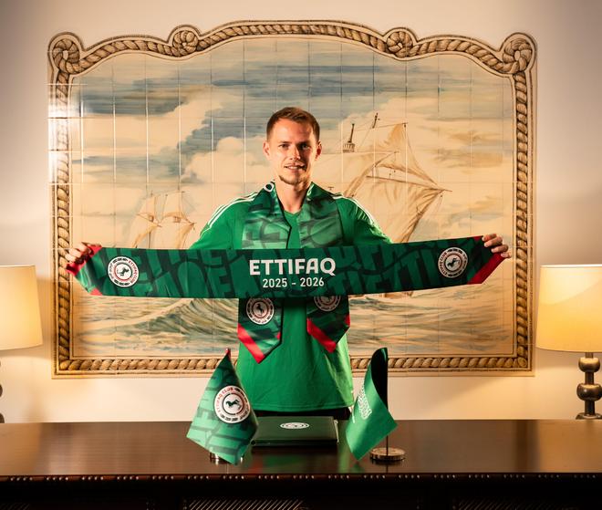 官方：達(dá)曼無簽證合作與斯洛伐克國腳杜達(dá)共事