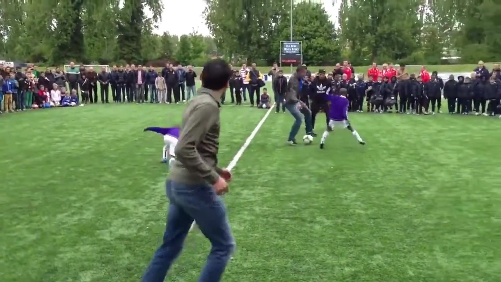 范佩西訓(xùn)小球員去你們的足球夢(mèng)