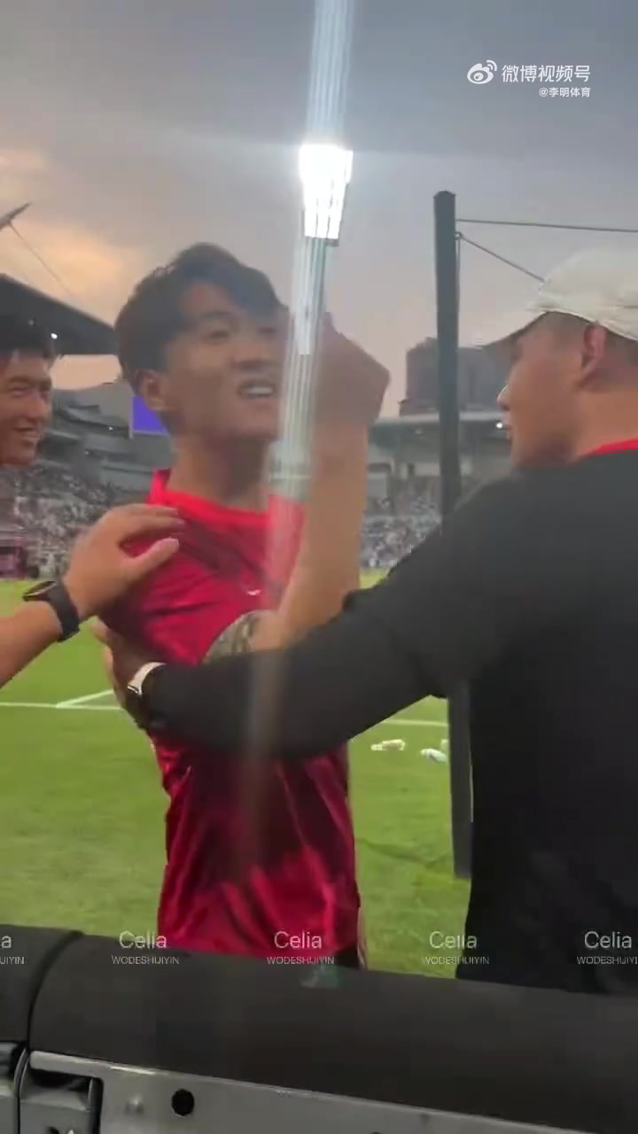賽前被天津球迷問(wèn)候家人后韋世豪回應(yīng)你下來(lái)下來(lái)
