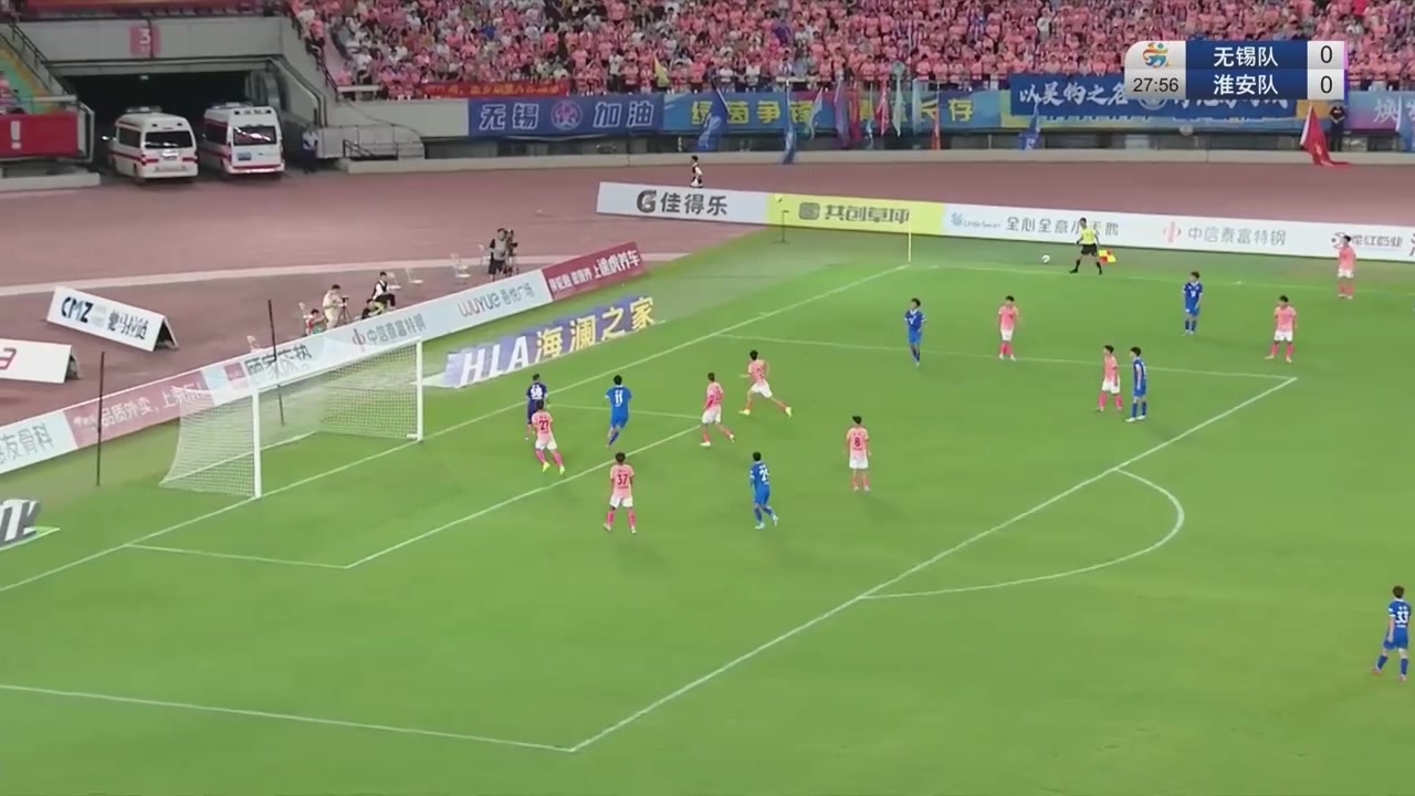 蘇超球員致敬C羅?文耀隆破門淮安隊(duì)1-0領(lǐng)先無錫隊(duì)