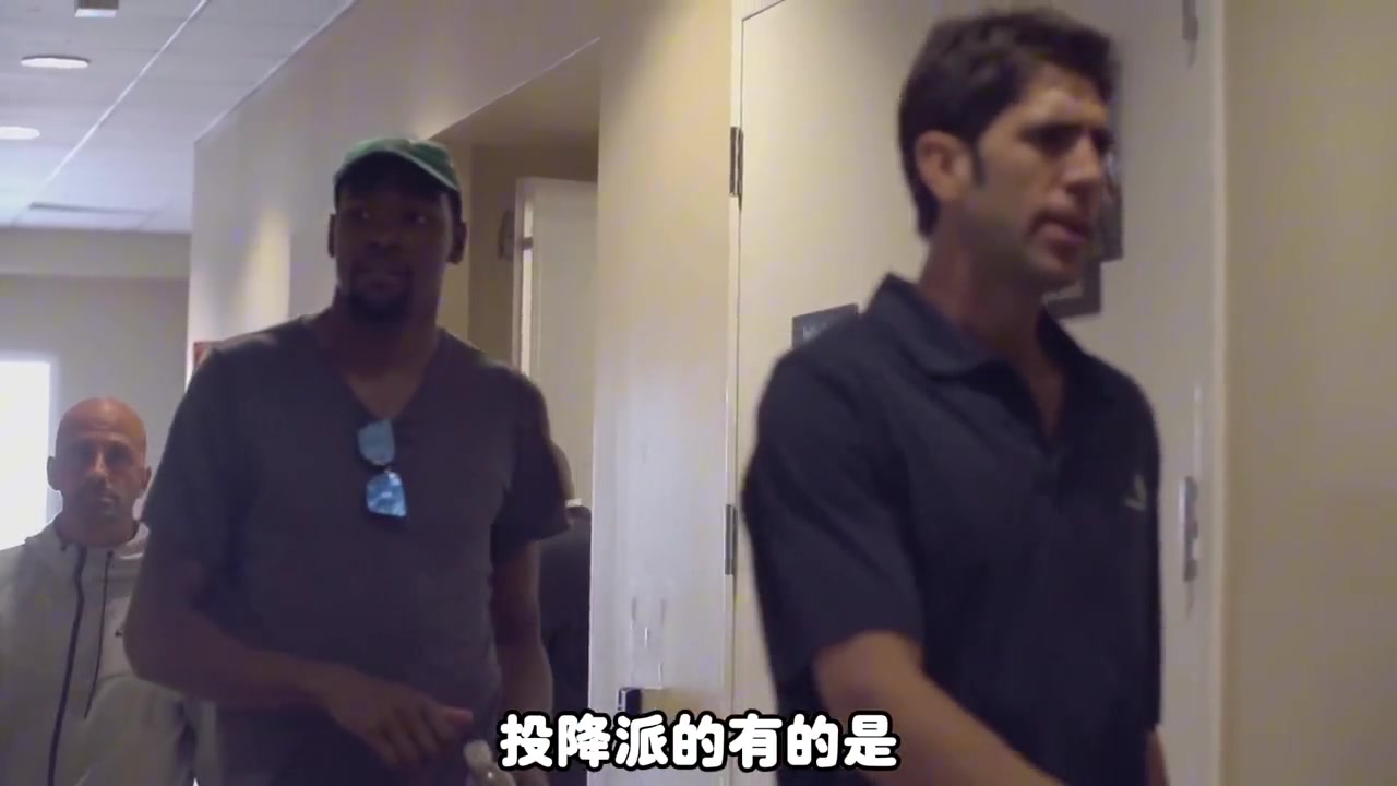 楊毅杜蘭特如果沒(méi)去勇士拿那2個(gè)冠軍那他最多就是跟哈登威少一個(gè)級(jí)別