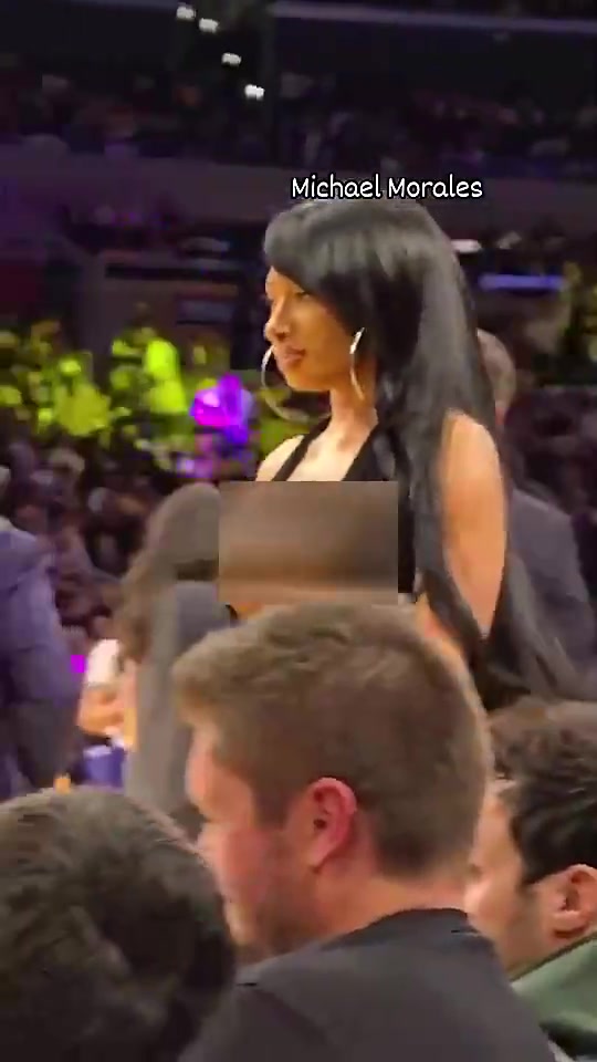 這尺度必須打碼了克萊女友馬冬梅此前觀(guān)戰(zhàn)湖人比賽超性感穿著驚艷全場(chǎng)