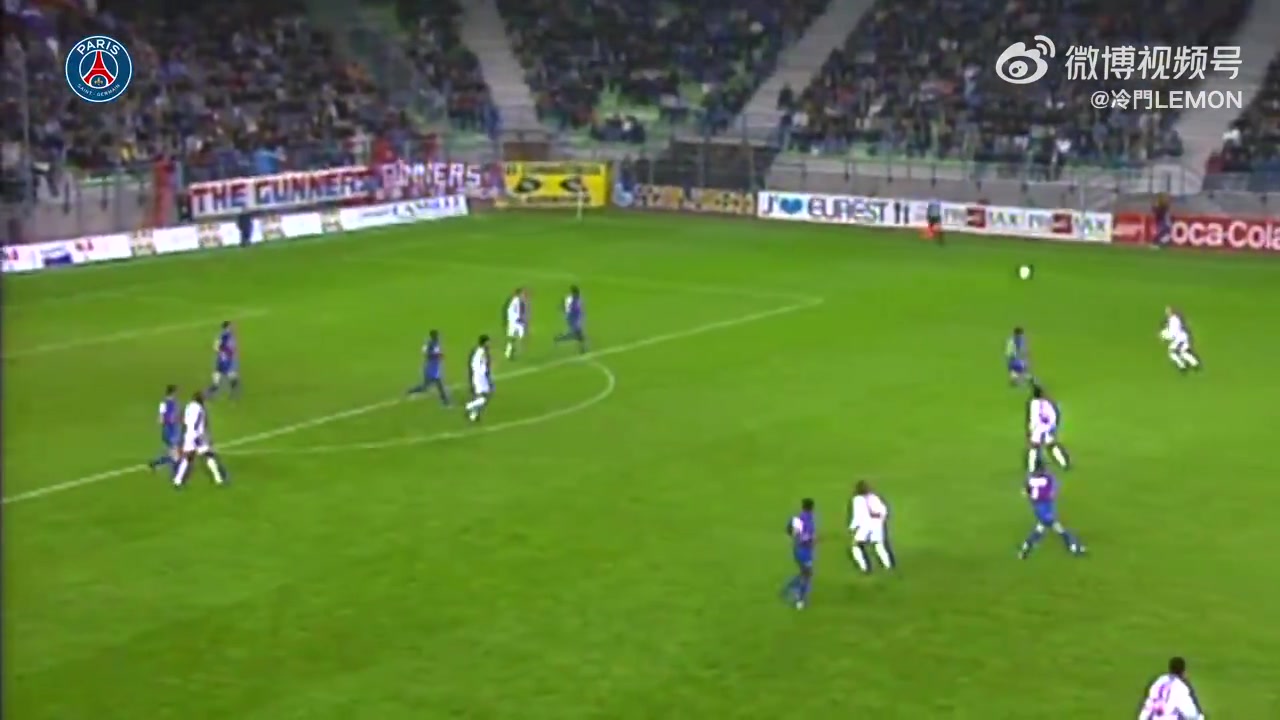 堪比范巴斯滕的超級(jí)世界波來自巴黎球員弗朗西斯太炸裂