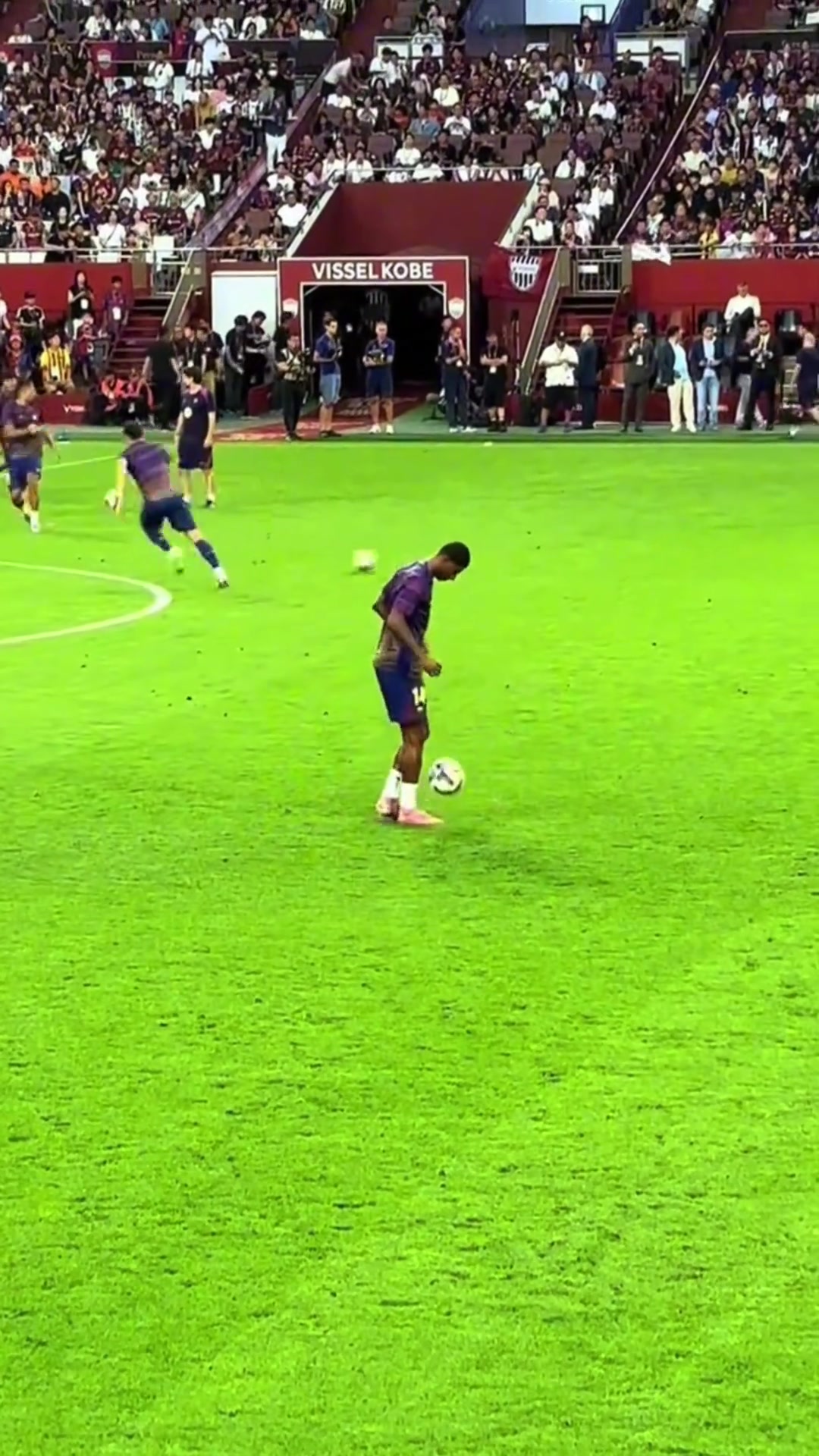 拉什福德在巴薩小秀顛球某前巴薩球員你能顛來金球嗎