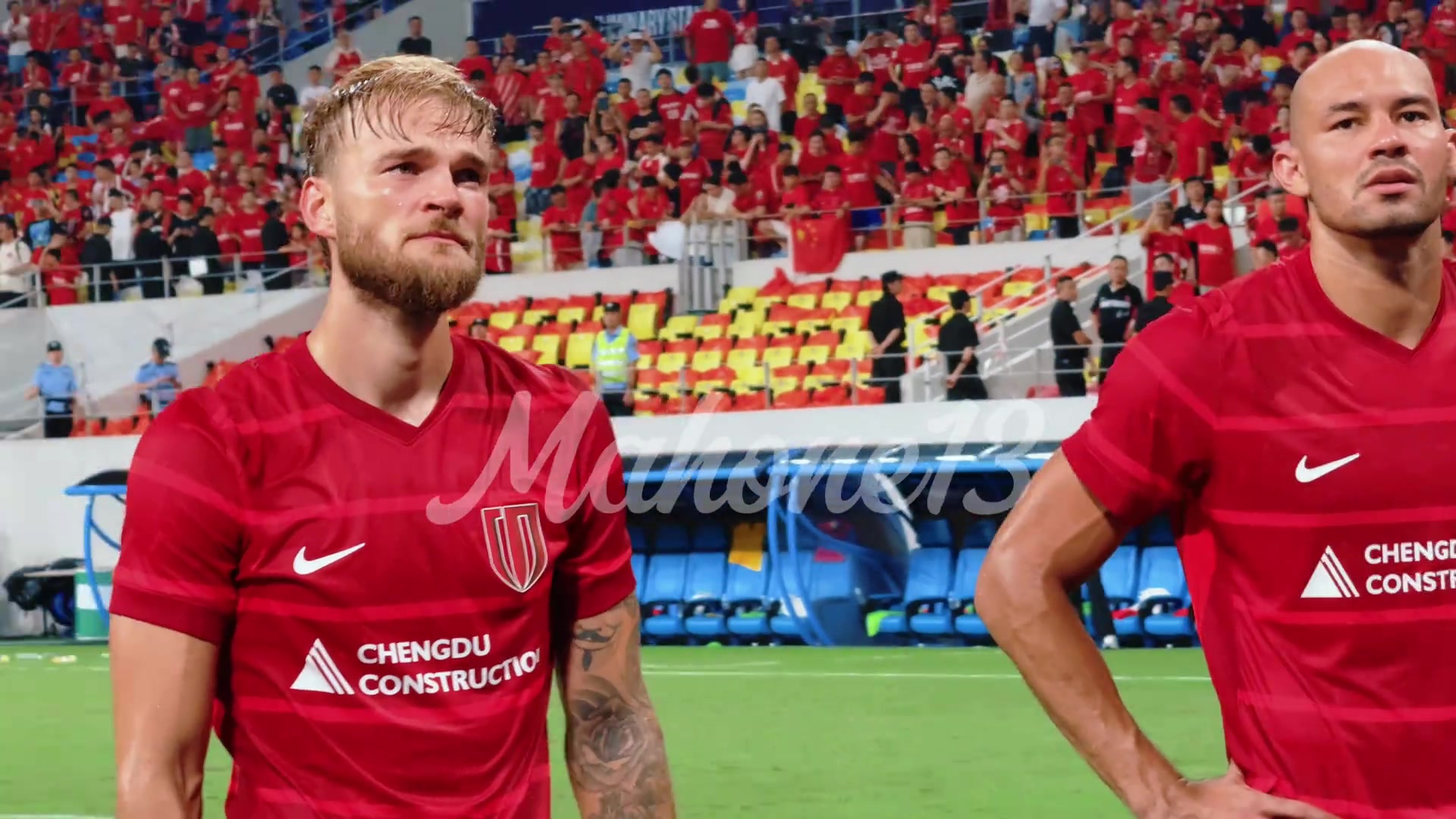 別哭進(jìn)亞冠正賽了成都蓉城球員賽后謝場外援萊切特落淚