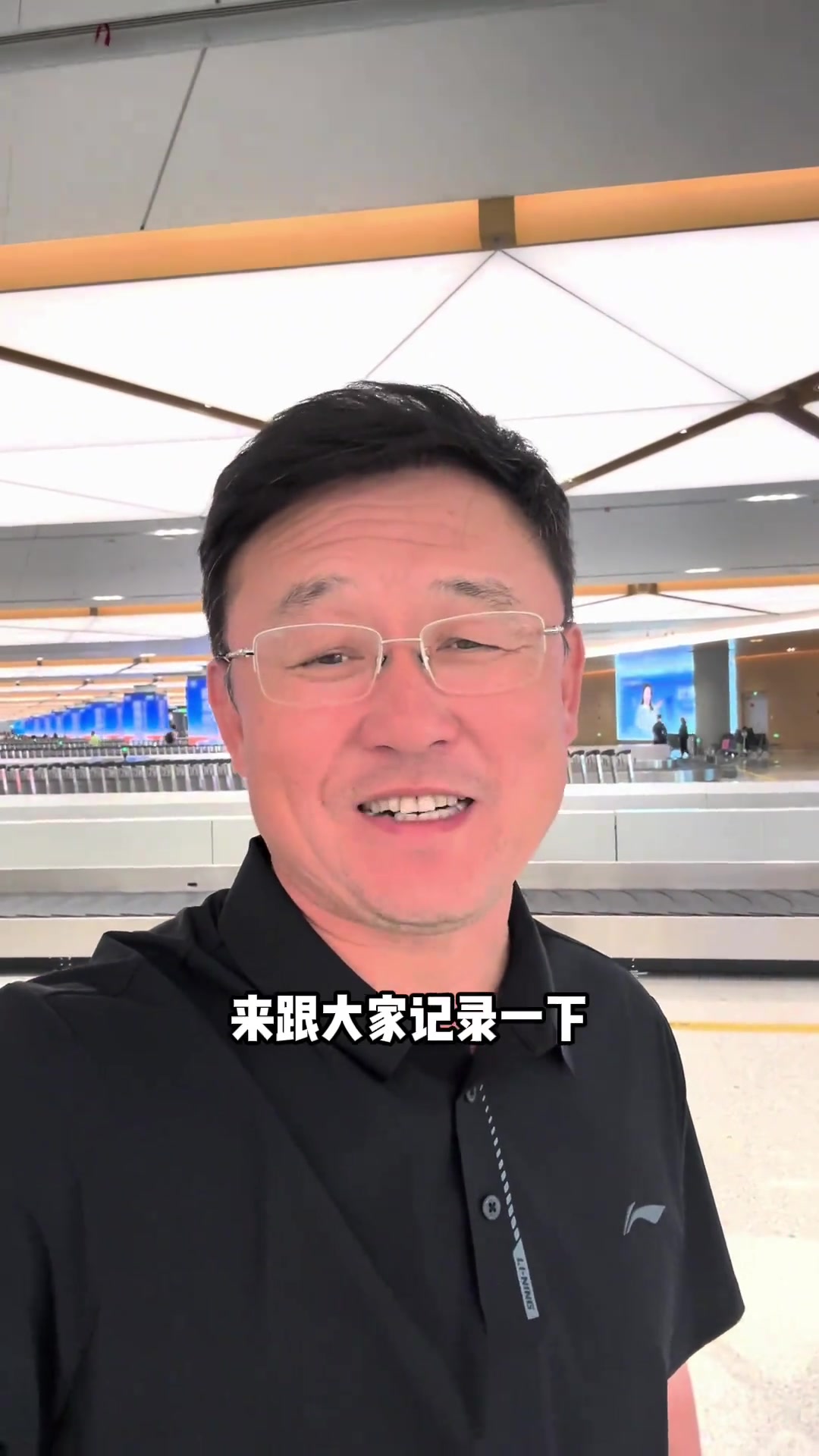 孫繼海在公益行的途中有位女士找到我想讓兒子踢球我很感動