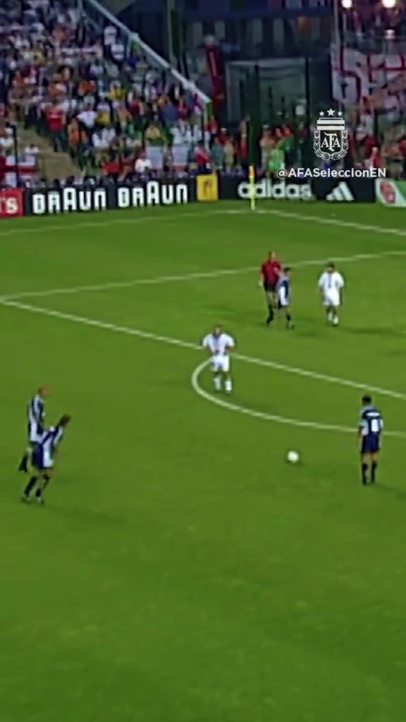 阿根廷官推98世界杯英阿大戰(zhàn)薩內(nèi)蒂打進(jìn)載入史冊(cè)間接任意球