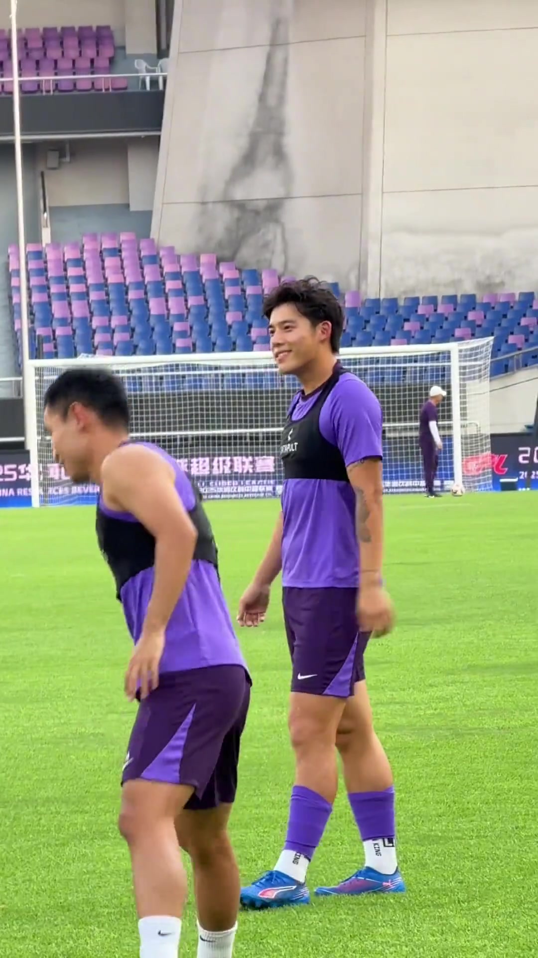 真就是硬帥啊近距離拍攝李明之子李嗣镕熱身全程無槽點(diǎn)