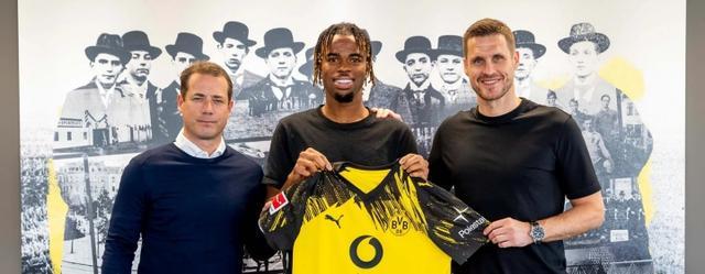 多特簽下切爾西中場(chǎng)丘庫埃梅卡，轉(zhuǎn)會(huì)費(fèi)2500萬歐，含浮動(dòng)及轉(zhuǎn)售條款。