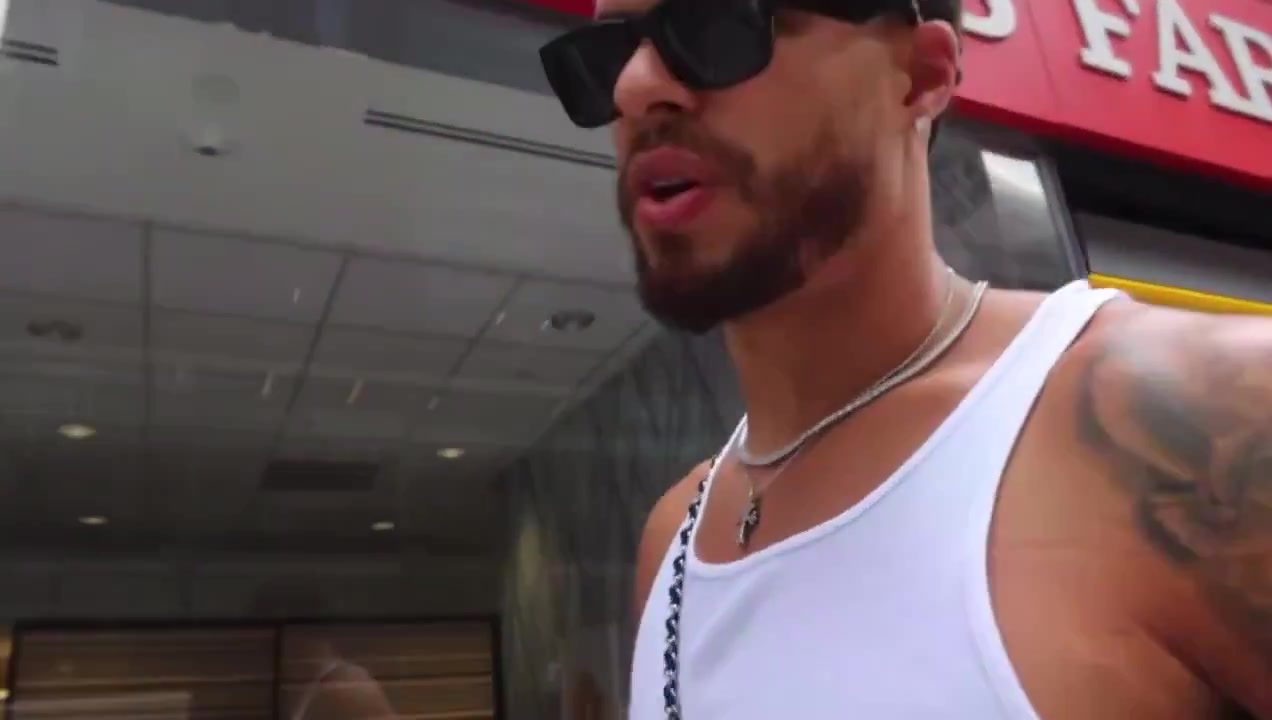 很扎心了小波特塞給流浪漢100美元被對(duì)方扔了回來(lái)