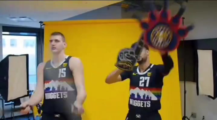 年輕的約穆組合這倆人看著有點(diǎn)呆呆的以后能打出來嗎