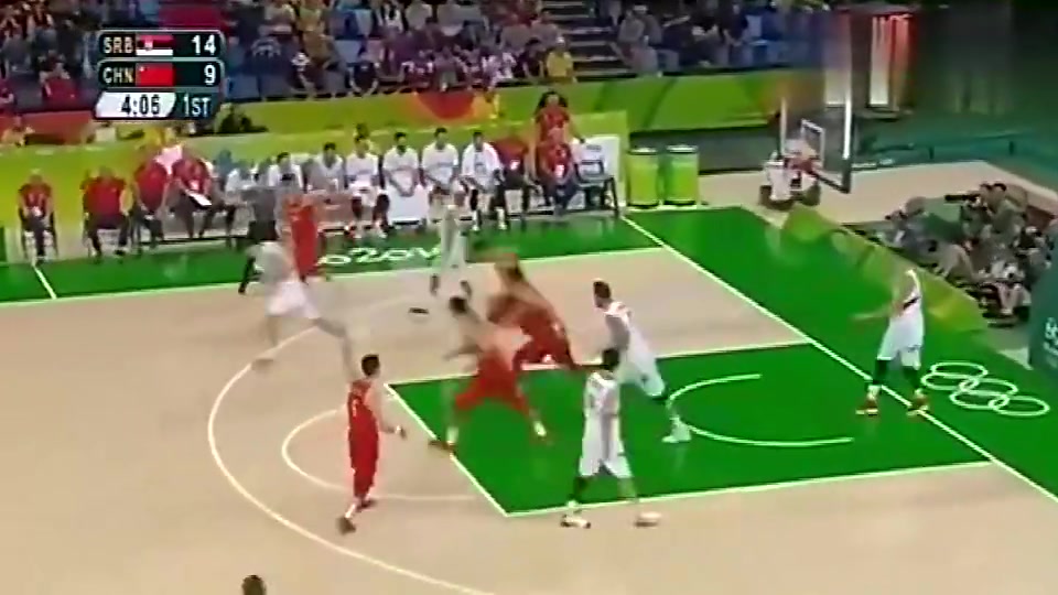 沒想到吧16年易建聯(lián)在奧運(yùn)會炸裂扣籃約基奇在旁站如嘍啰