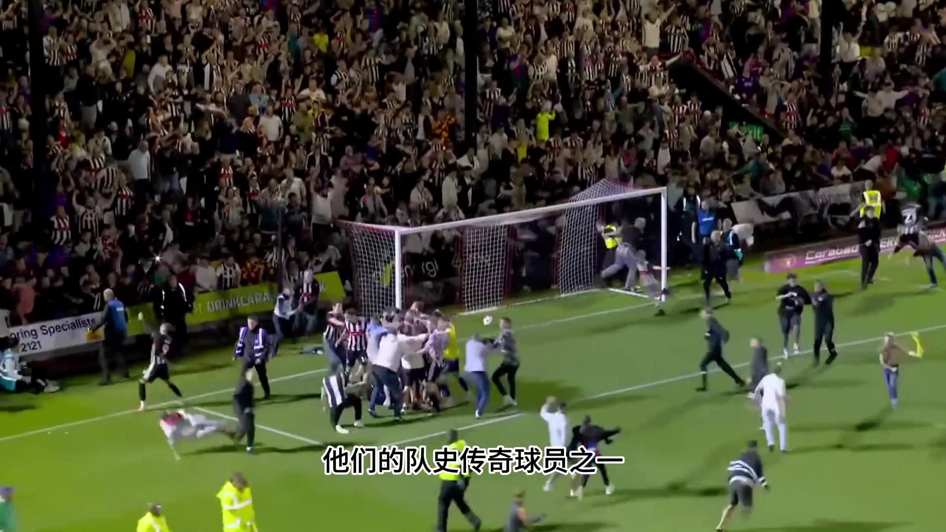 爆冷曼聯(lián)的這支小球會傳奇名宿的涂鴉墻上竟然有一位中國人